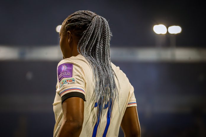 la joueuses de l'équipe de France Kadidiatou Diani de dos