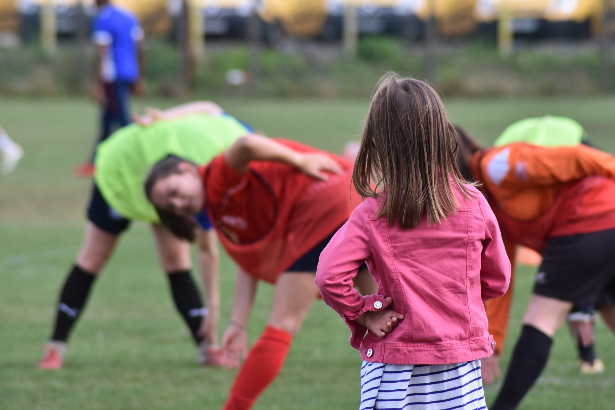 كيف يمكنني العثور على نادي كرة قدم للسيدات بالقرب مني؟