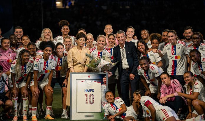 Hommage pour le dernier match de Lindsey Heaps avec l'OL Lyonnes