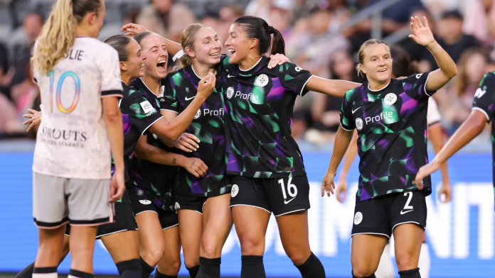 joie des joueuses du Racing Louisville en NWSL 2026 après leur victoire face à Los Angeles