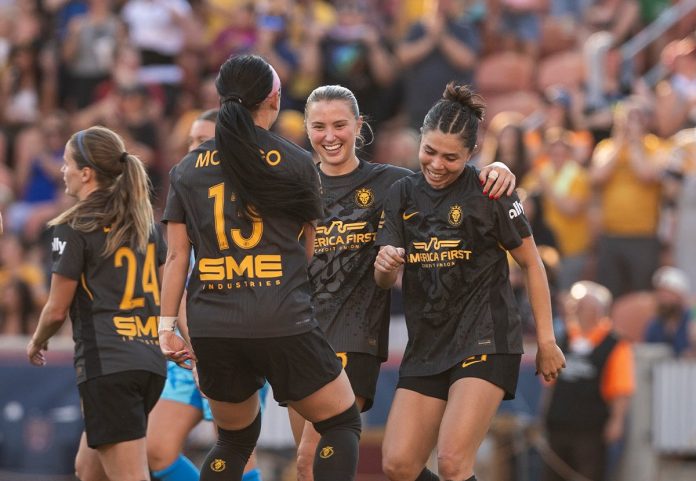 Joi des joueuses de l'Utah Royals FC après avoir gagné 5-1 face à Portland