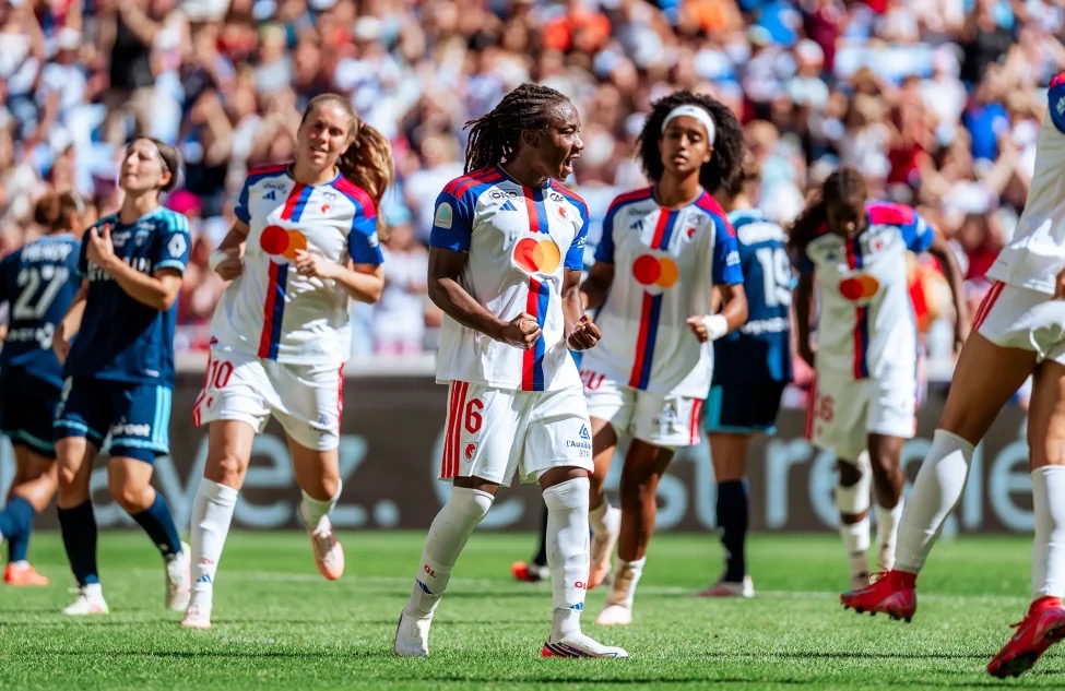 OL Lyonnes ne fait qu'une bouchée du Paris FC, le PSG enchaîne